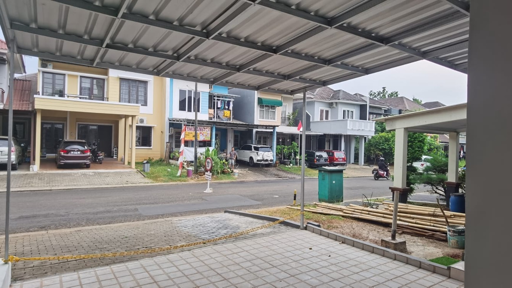 Rumah 2 Lantai Full Renov di Boulevard Kota Wisata