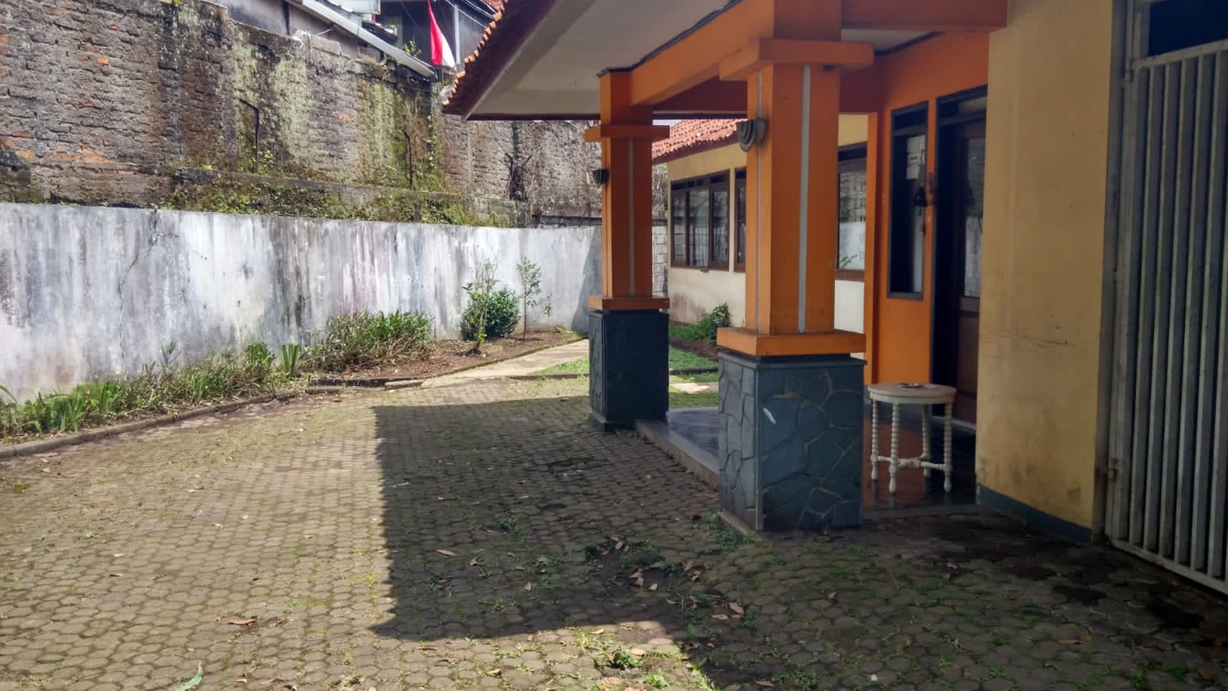 Rumah Hitung tanah di Sersan Bajuri cocok untuk usaha caf&#xe9; guest house dll 