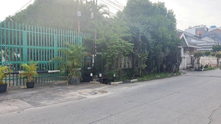 Rumah Hoek Gandeng Rumah standar, kondisi Rumah Tua.Sunter Jaya.