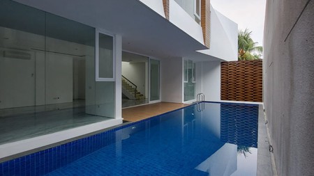 Rumah Siap Huni dengan Design Tropical Modern Design @Pondok Indah