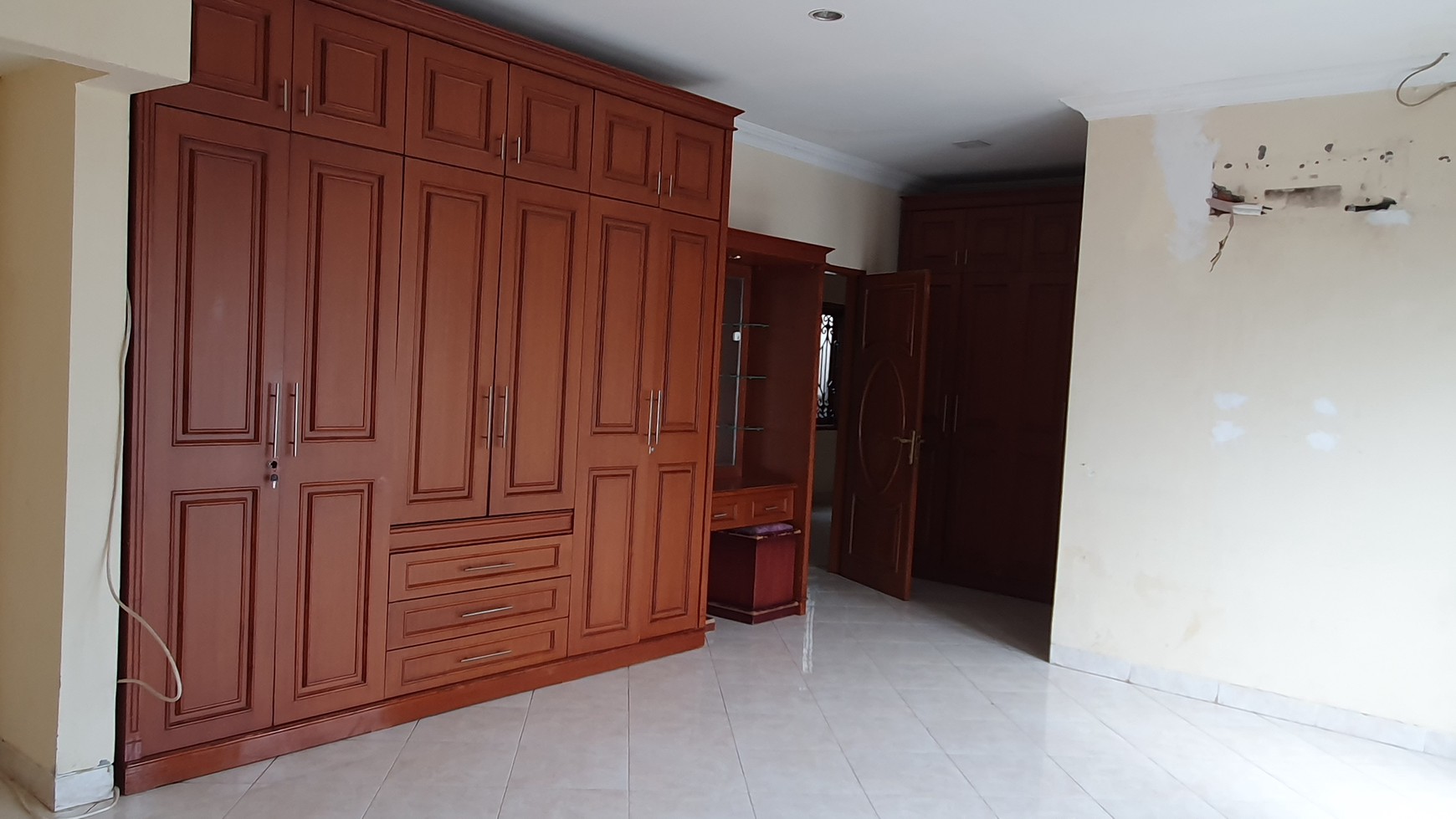 Rumah Gading Kirana Barat, Kelapa Gading Luas 11x17m2