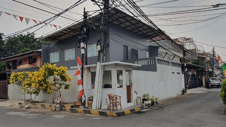 Rumah Hoek Kelapa Molek, Kelapa Gading Luas 185m2