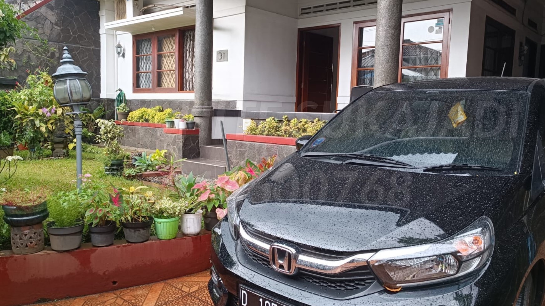 Dijual Rumah Tinggal Nyaman, Asri, Pusat kota Sayap Gatsu/Malabar