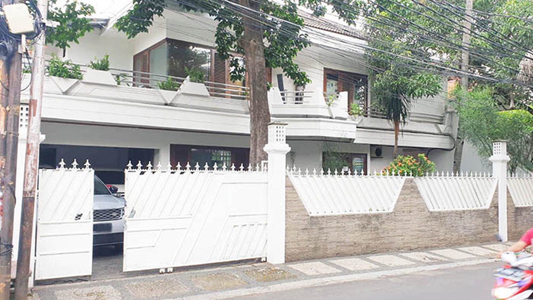 Rumah Mewah Jl Pelita Abdul Majid, Cipete Luas 1.050m2