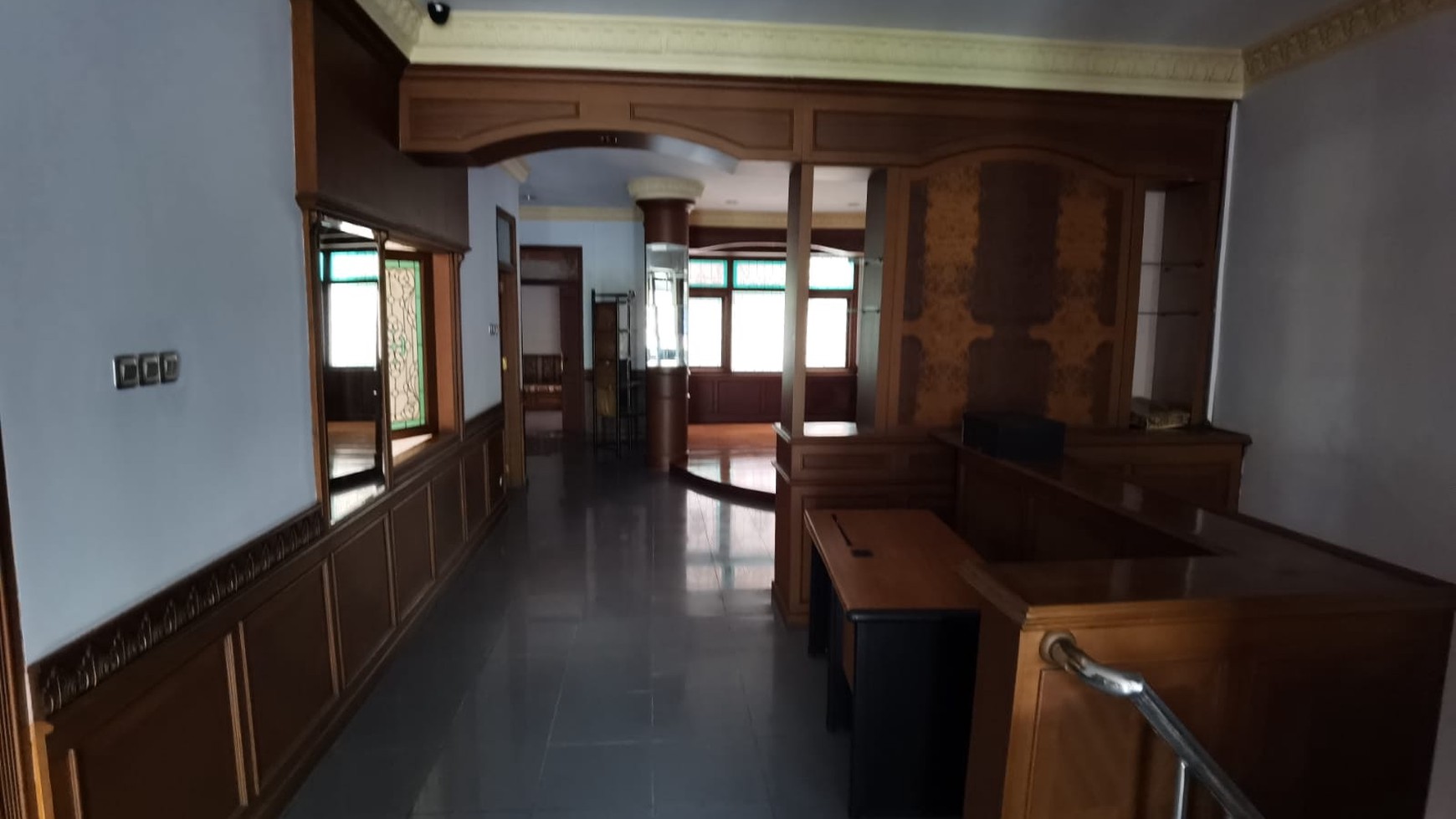 Rumah 2,5 lantai di Taman Aries Jakarta Barat