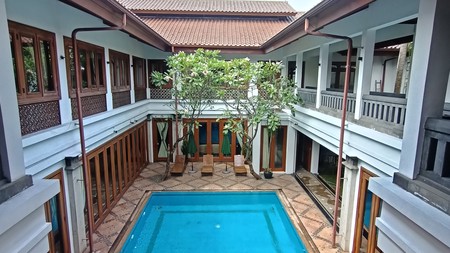 Rumah mewah dan fully furnished area kuningan