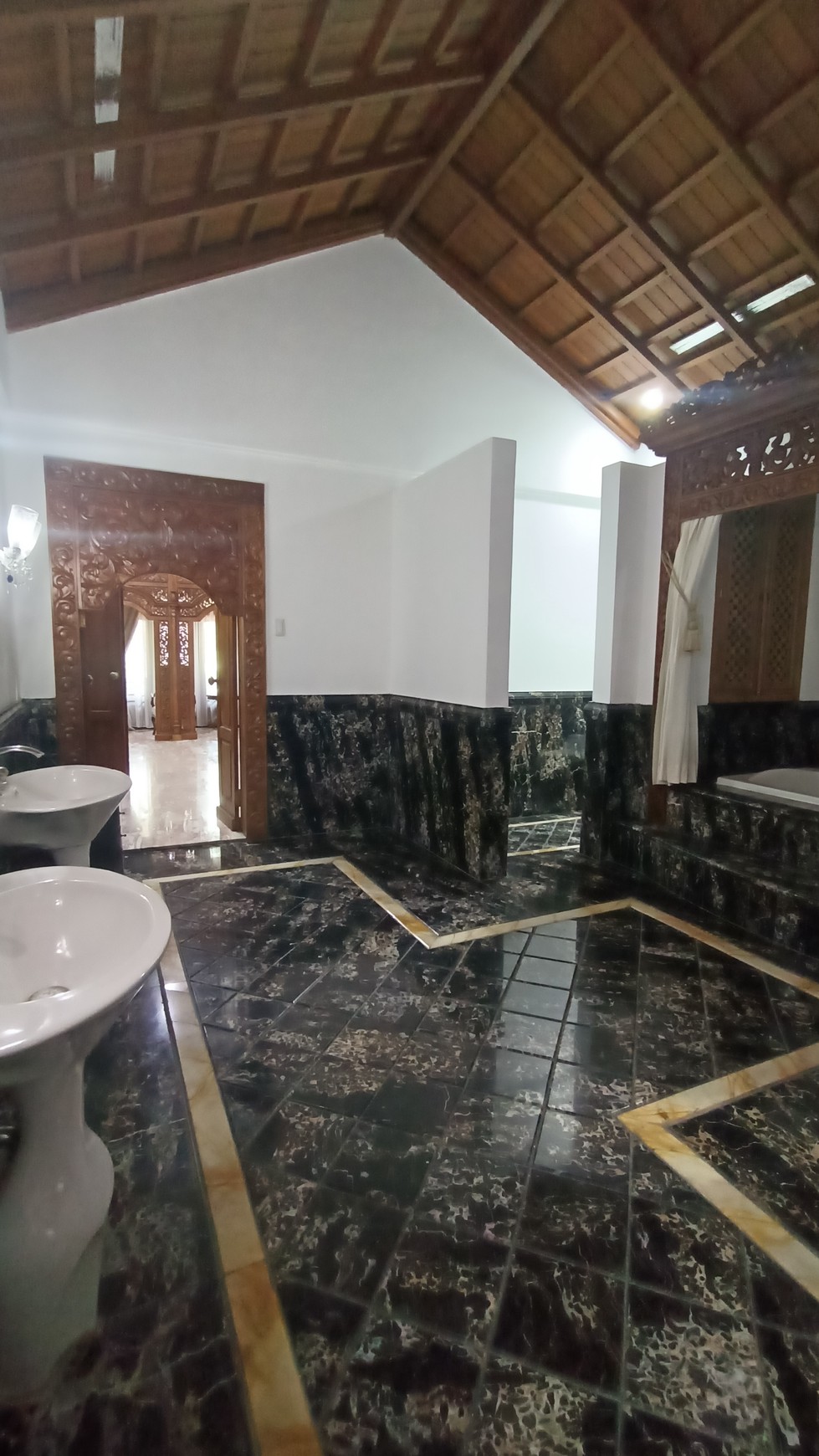 Rumah mewah dan fully furnished area kuningan