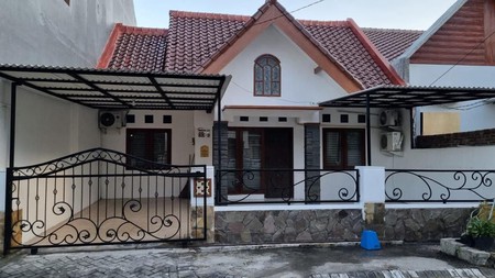 Rumah disewakan di Babatan Pratama EE