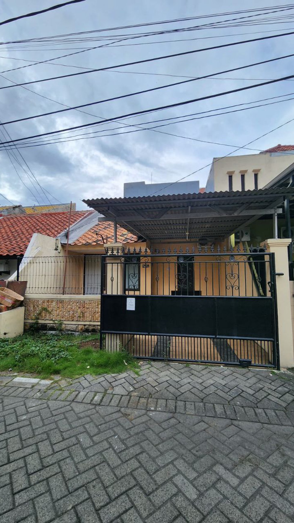 Disewakan Rumah Minimalis Terawat Wiyung Sby Barat