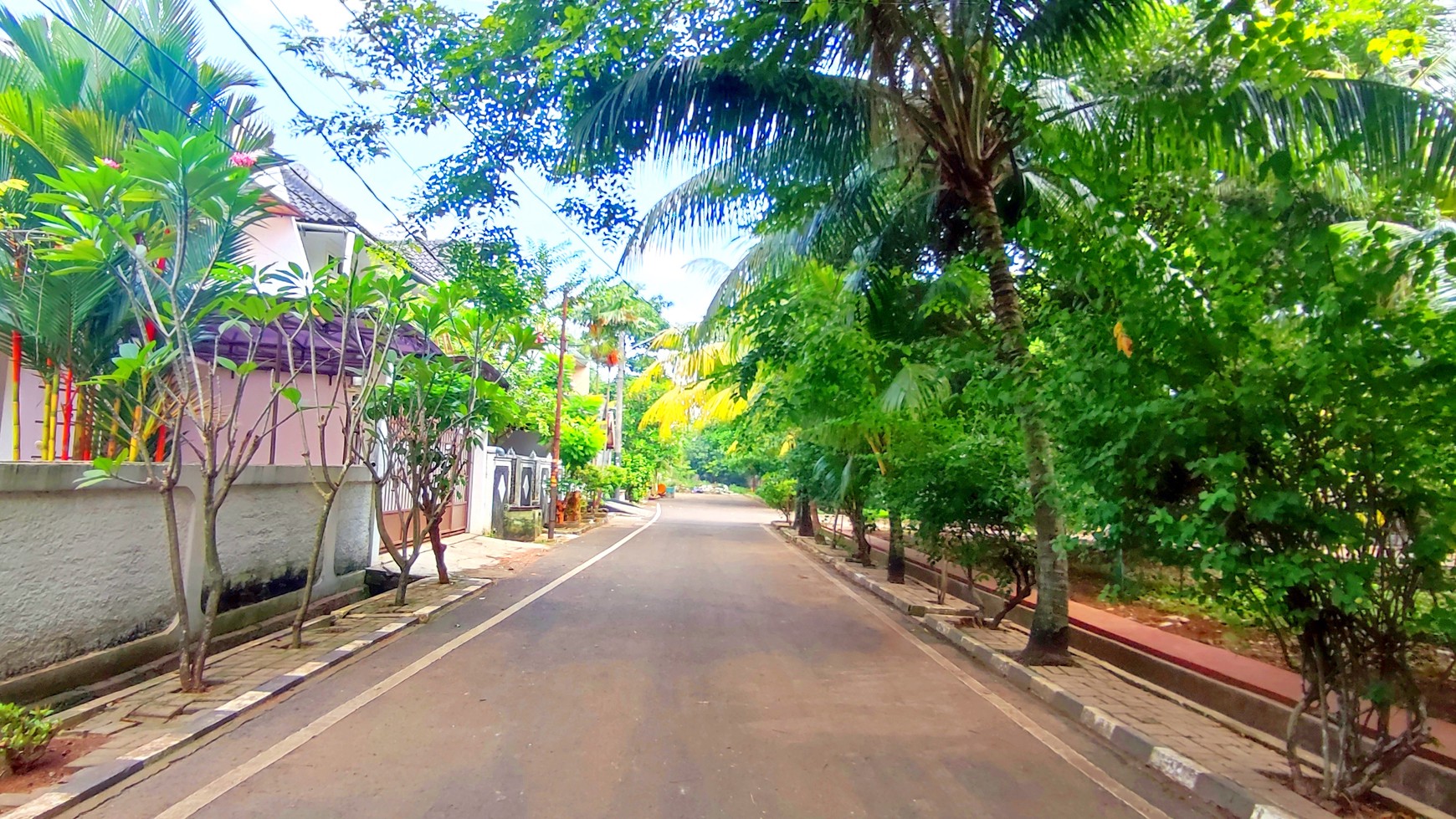 Rumah Hook di Petukangan Jakarta Selatan Luas 242m2 Harga 3M Nego