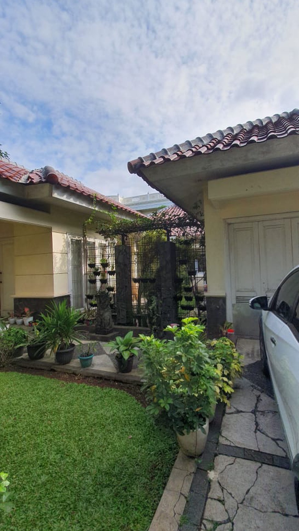 Rumah Bagus Siap Huni serta Asri di Jl. Cut Nyak Dien, Bintaro Jaya, Sektor 6