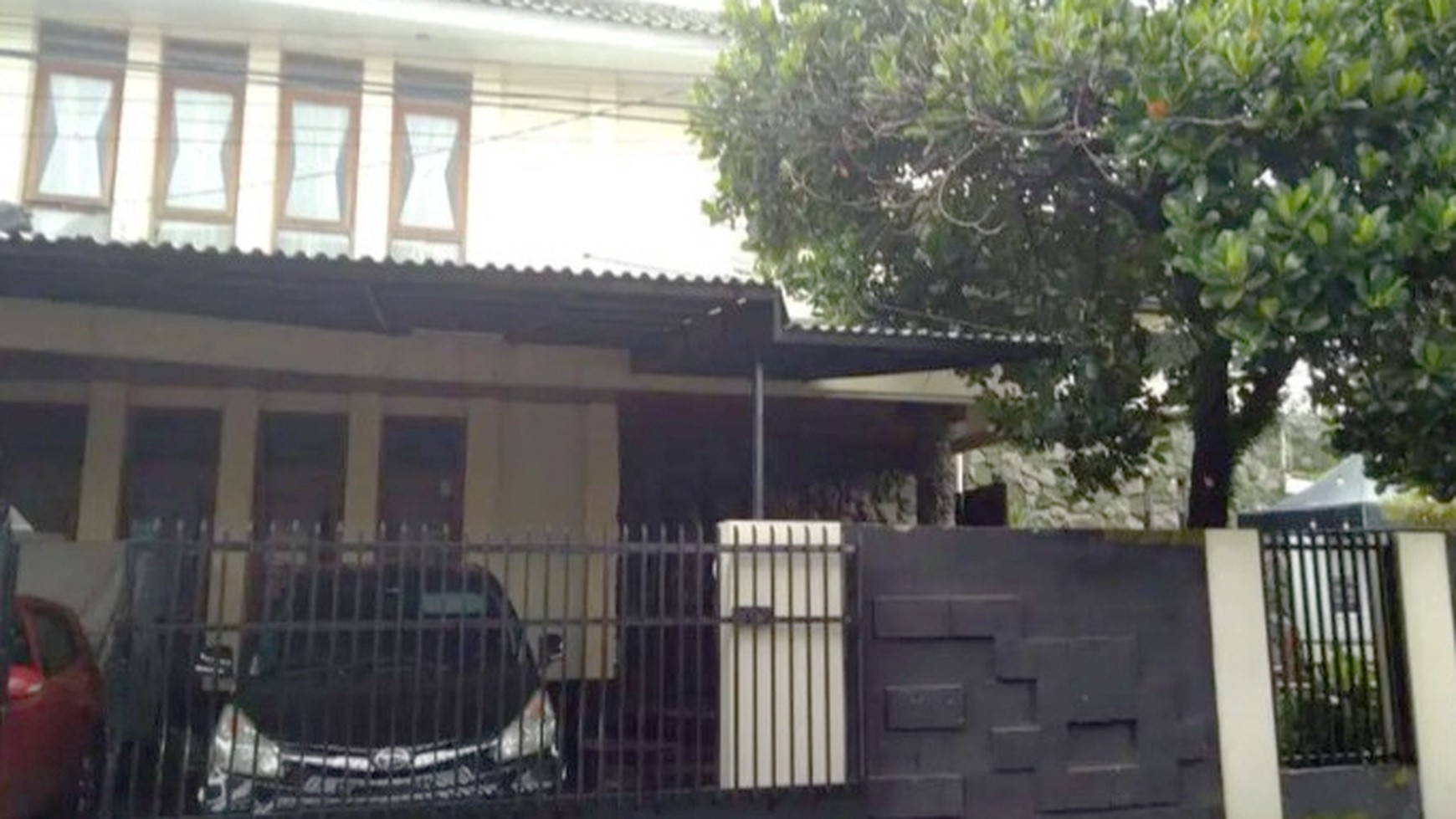 Rumah sekaligus ruko dua muka di Arcamanik cocok untuk rumah tinggal dan usaha 