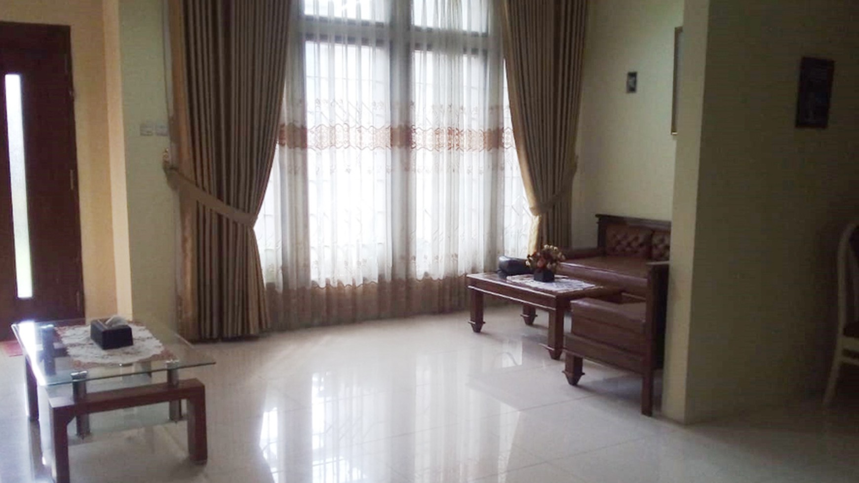 Rumah Mainroad di SARIMADU daerah sarijadi  Cocok untuk rumah tinggal atau usaha ( FULL FURNISHED )