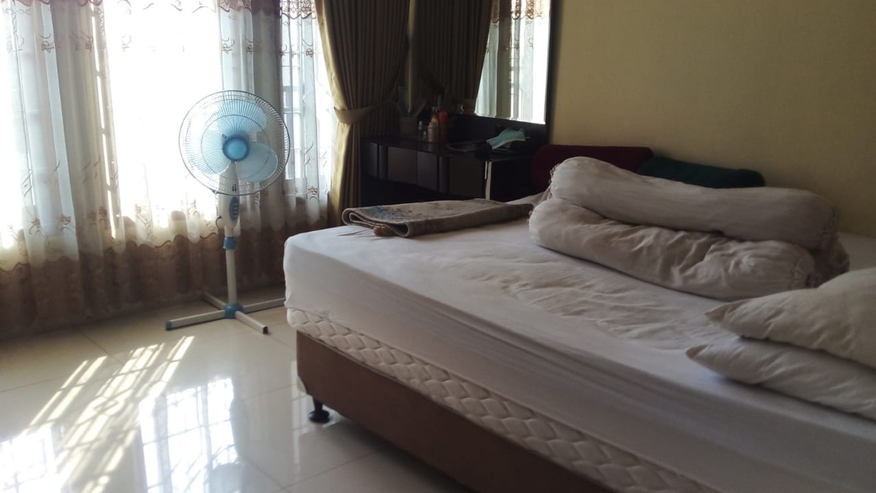 Rumah Mainroad di SARIMADU daerah sarijadi  Cocok untuk rumah tinggal atau usaha ( FULL FURNISHED )