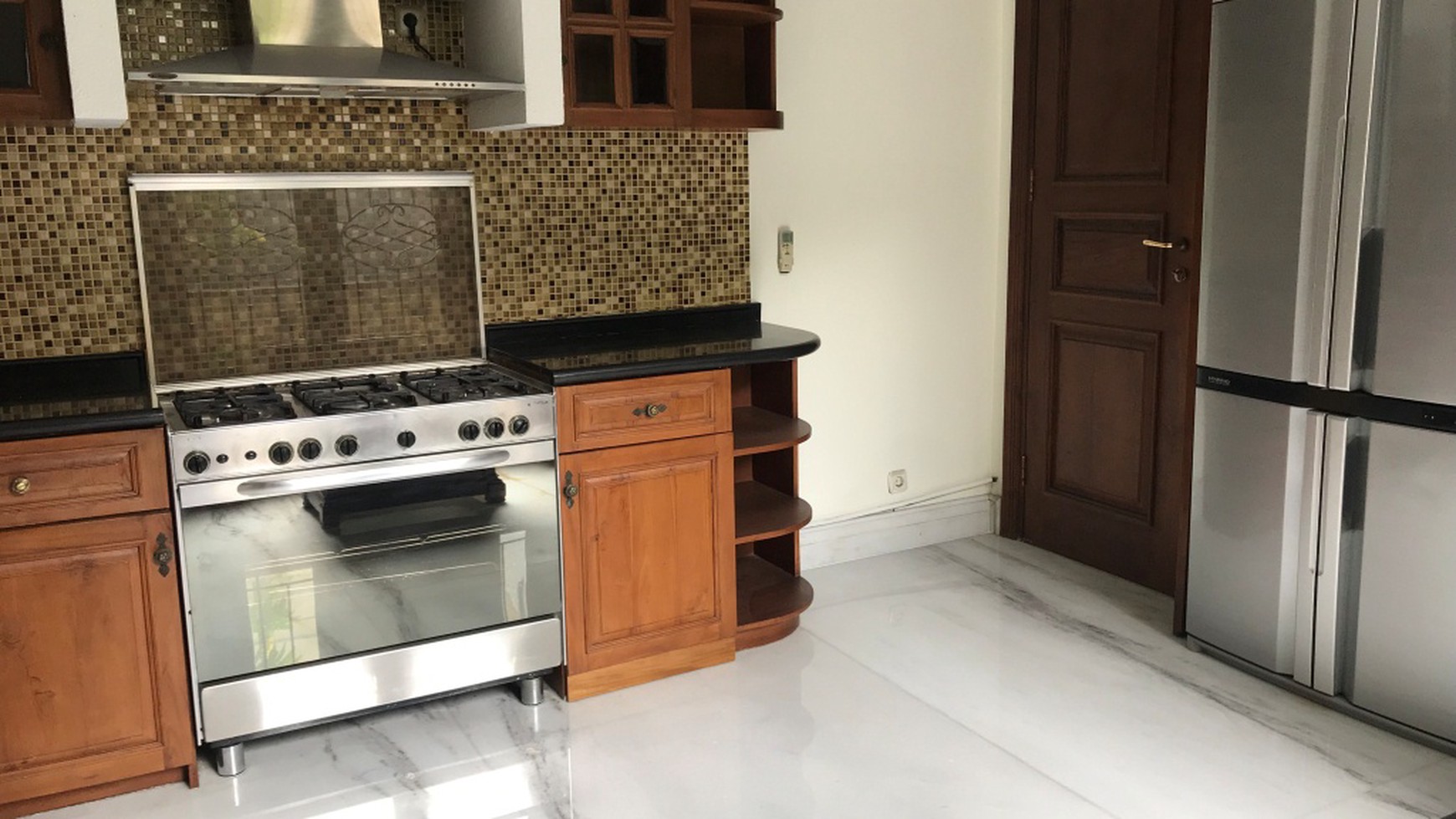 Beautiful Townhouse For Rent at Ampera