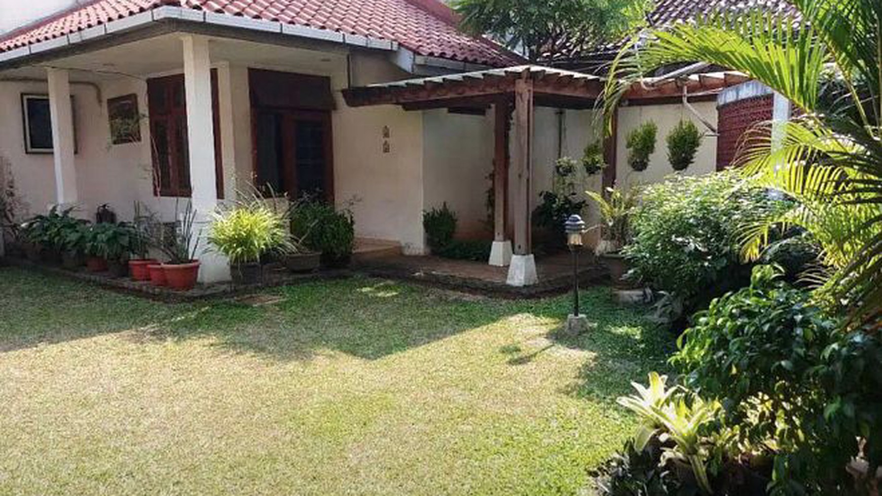 RUMAH DIJUAL DI JALAN UTAMA MENTENG DAN COCOK SEKALI UNTUK KANTOR MAUPUN USAHA 