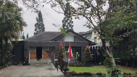 MENARIK! RUMAH NYAMAN DAN CANTIK 2 LANTAI DI DAGO PAKAR, BANDUNG!