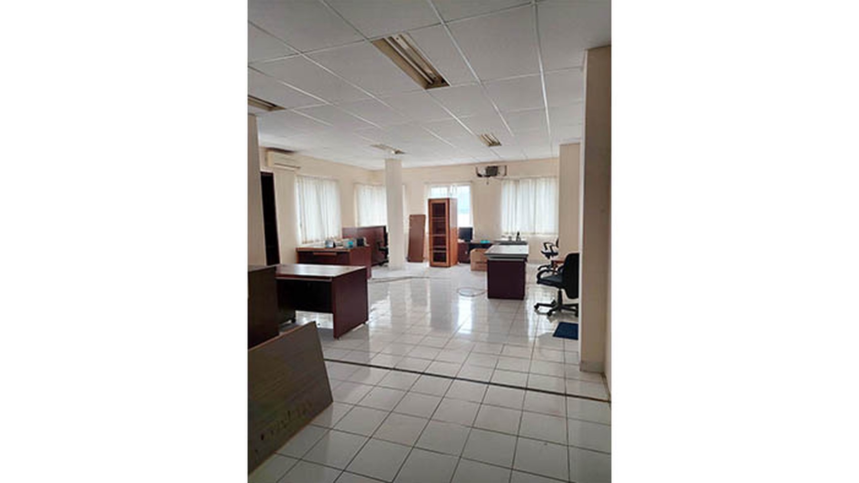 Ruko Gandeng ada Lift, Semi Furnish, Bukit Gading Indah Kelapa Gading Luas 170m2