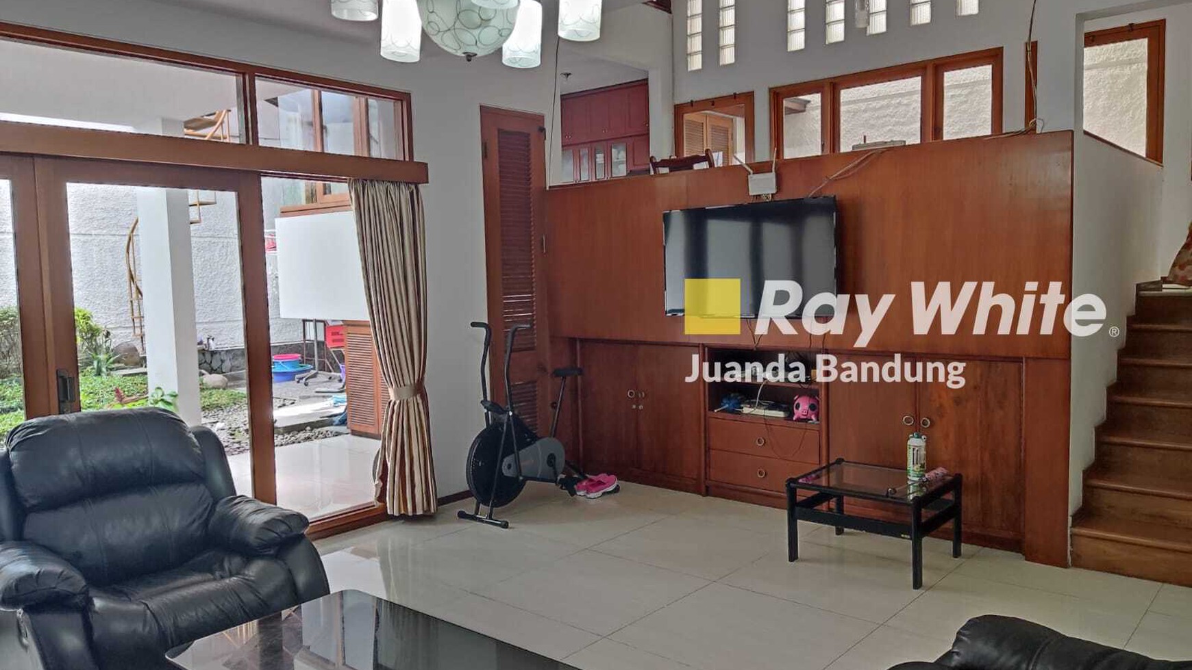 BAGUS! Langka Rumah 2 lantai Babakan Jeruk, Sukajadi Bandung