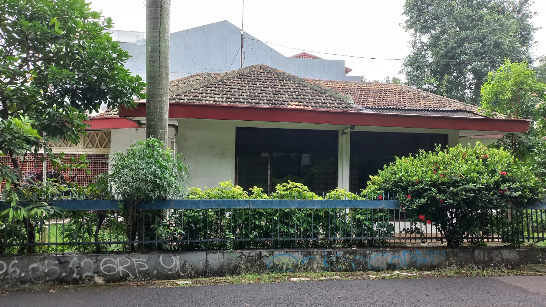 Rumah Tua di Cilandak Strategis