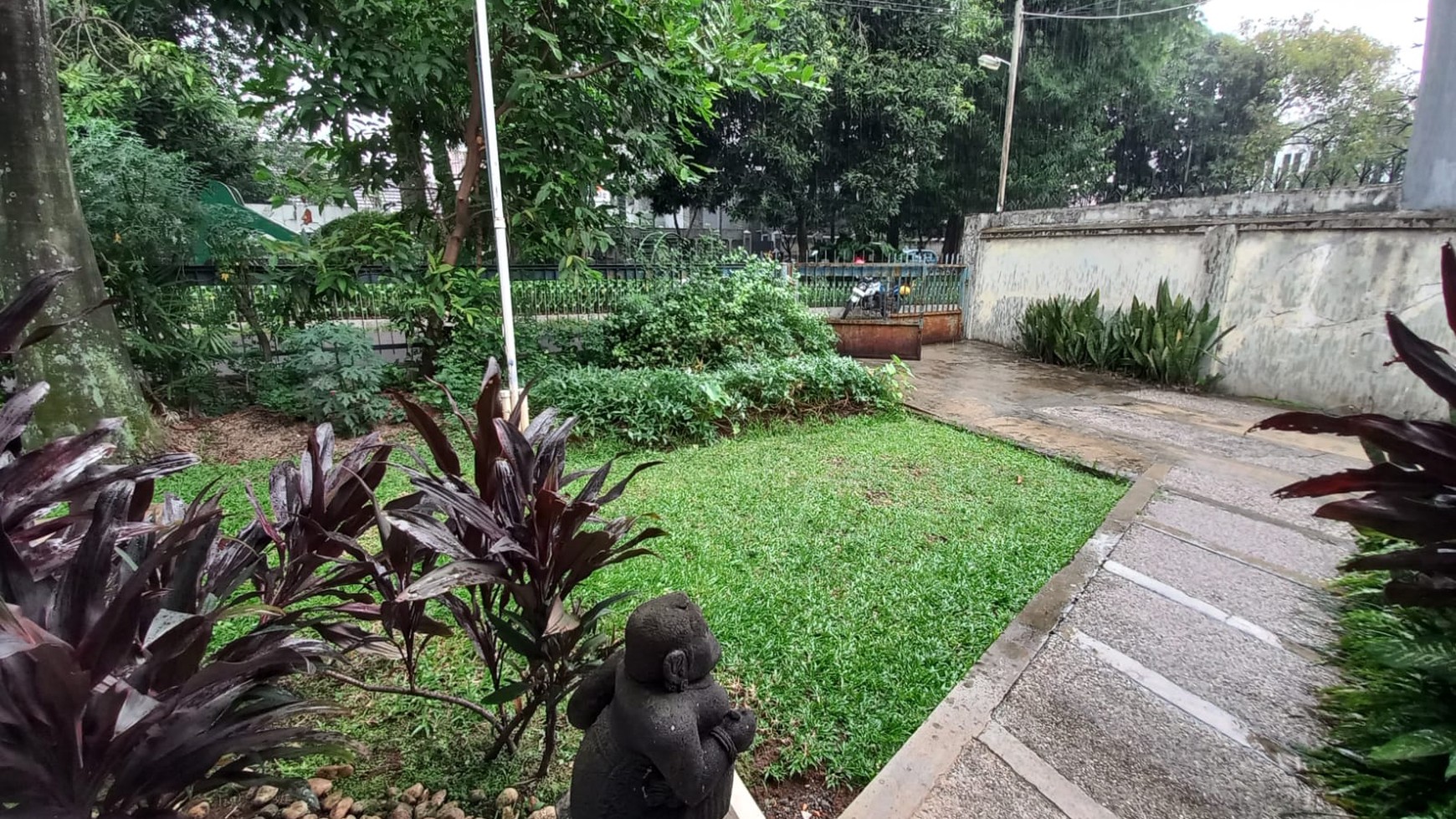 Rumah Tua di Cilandak Strategis