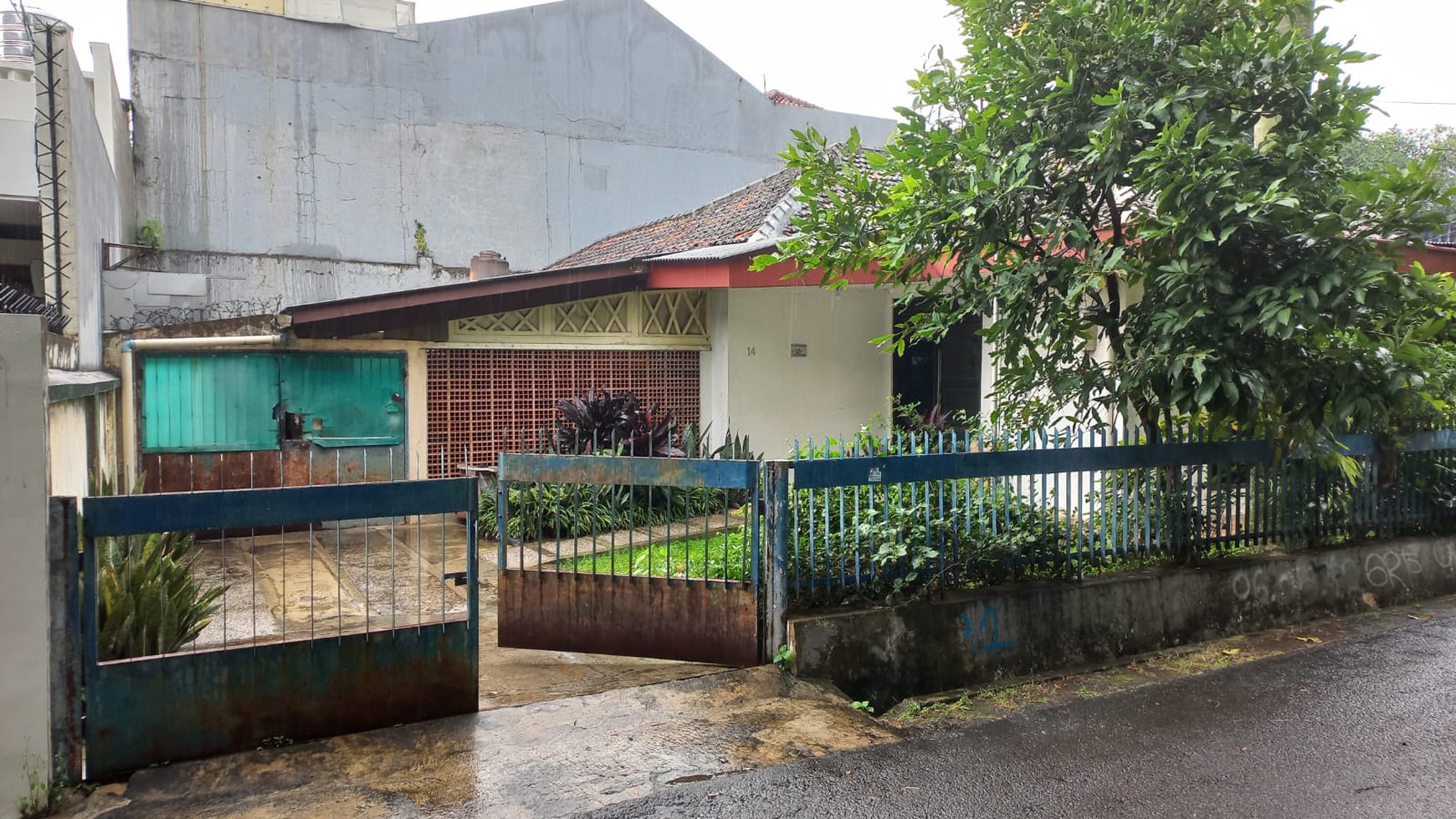 Rumah Tua di Cilandak Strategis