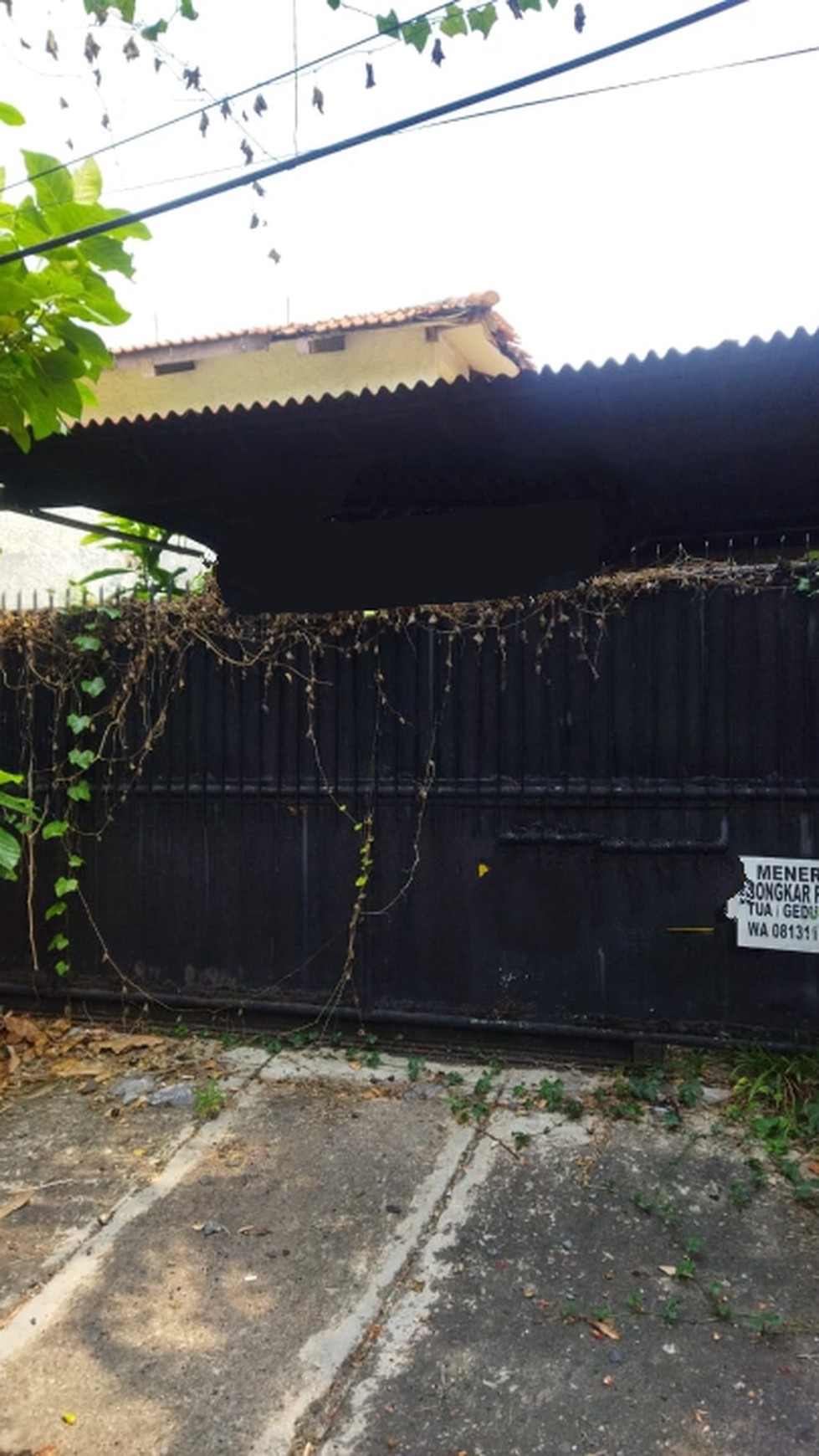 Rumah tua di komplek PatraLand