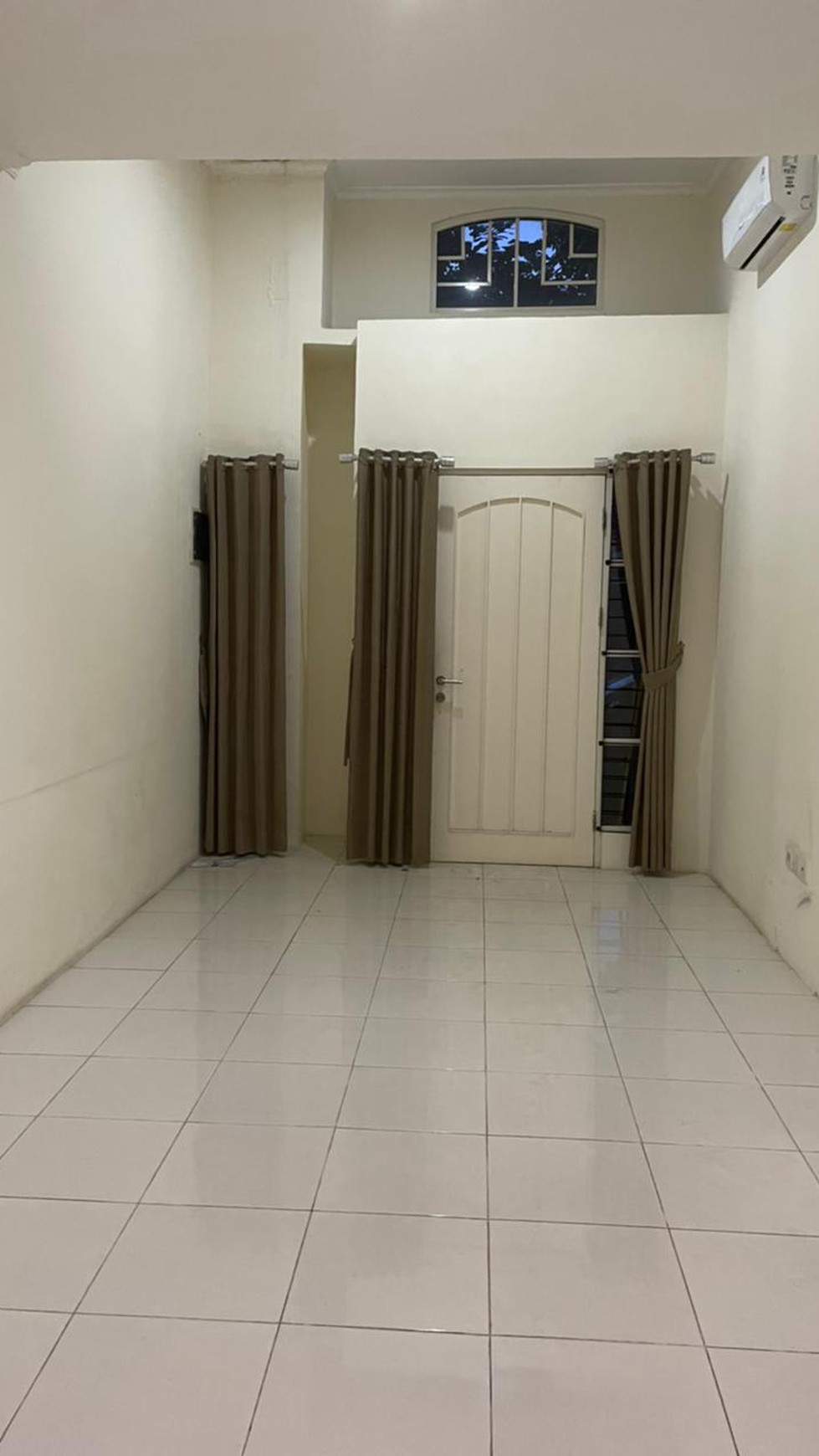 RUMAH SIAP HUNI SUDAH RENOV, SEMI FURNISHED LOKASI STRATEGIS