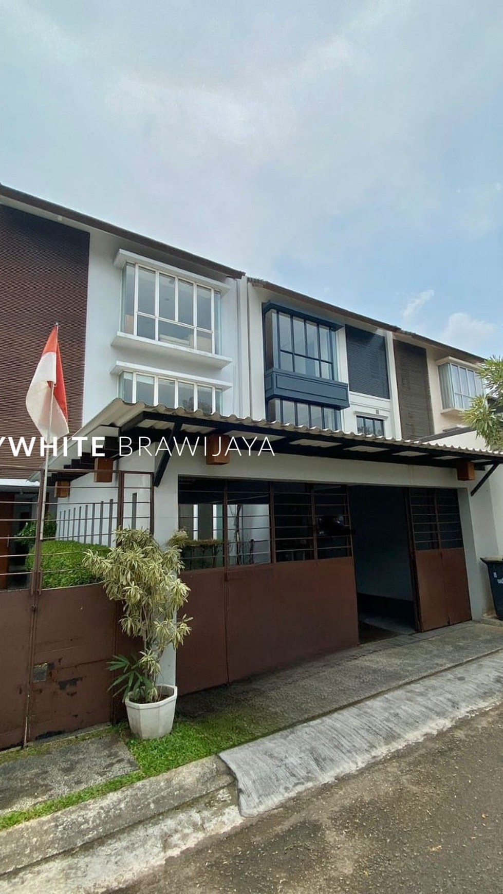 Rumah Modern Minimalist dalam Komplek Cilandak Tengah