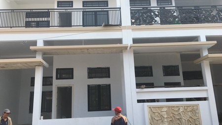 Rumah Siap Huni, Tinggal Masuk dan Bawa Koper aja....Lokasi Depan Bebas Banjiiir