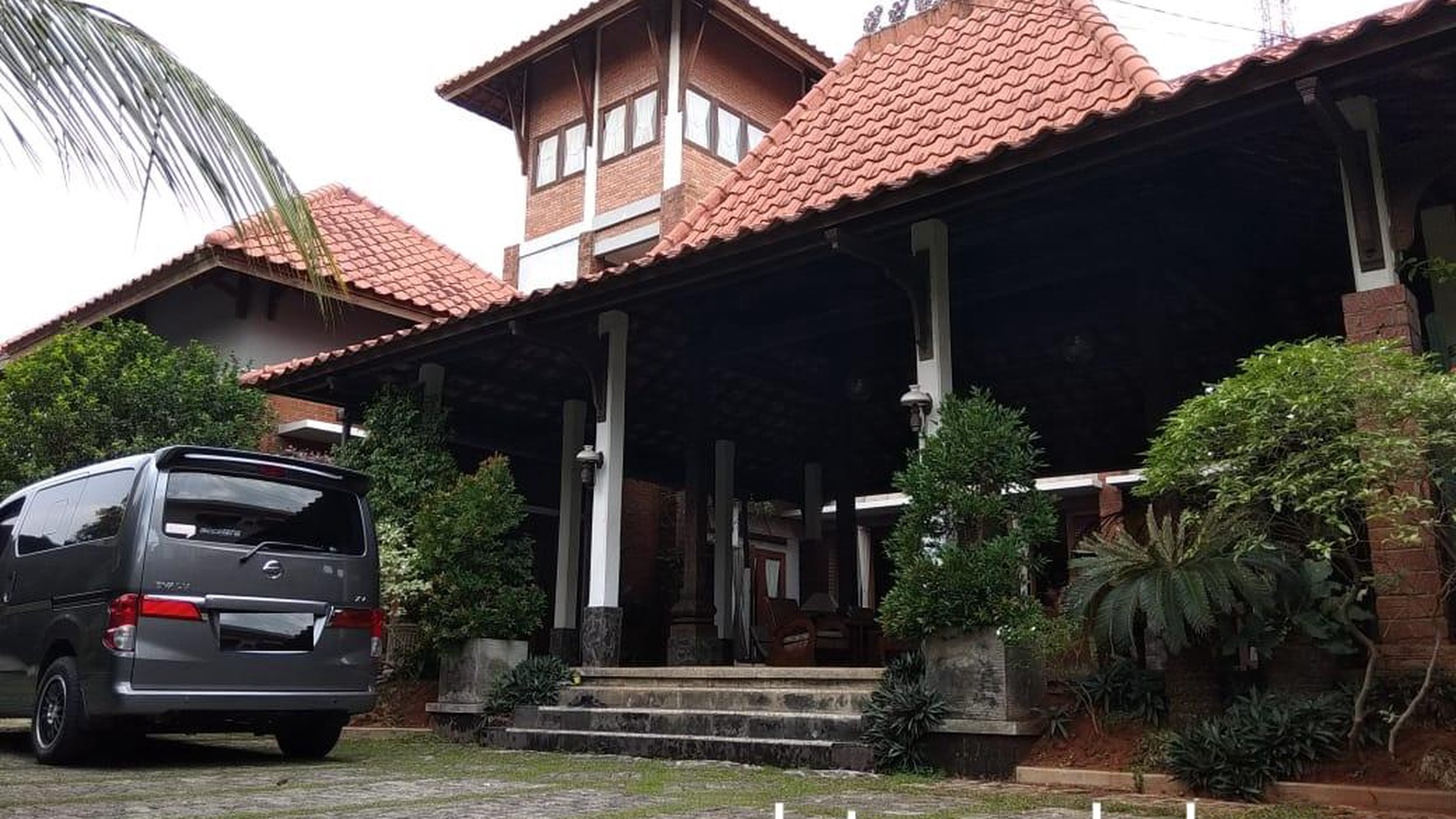 Rumah sektor 9 Bintaro, ada kolam renang lokasi dekat dg stts KA, pusat kuliner dan sklh Internasional...