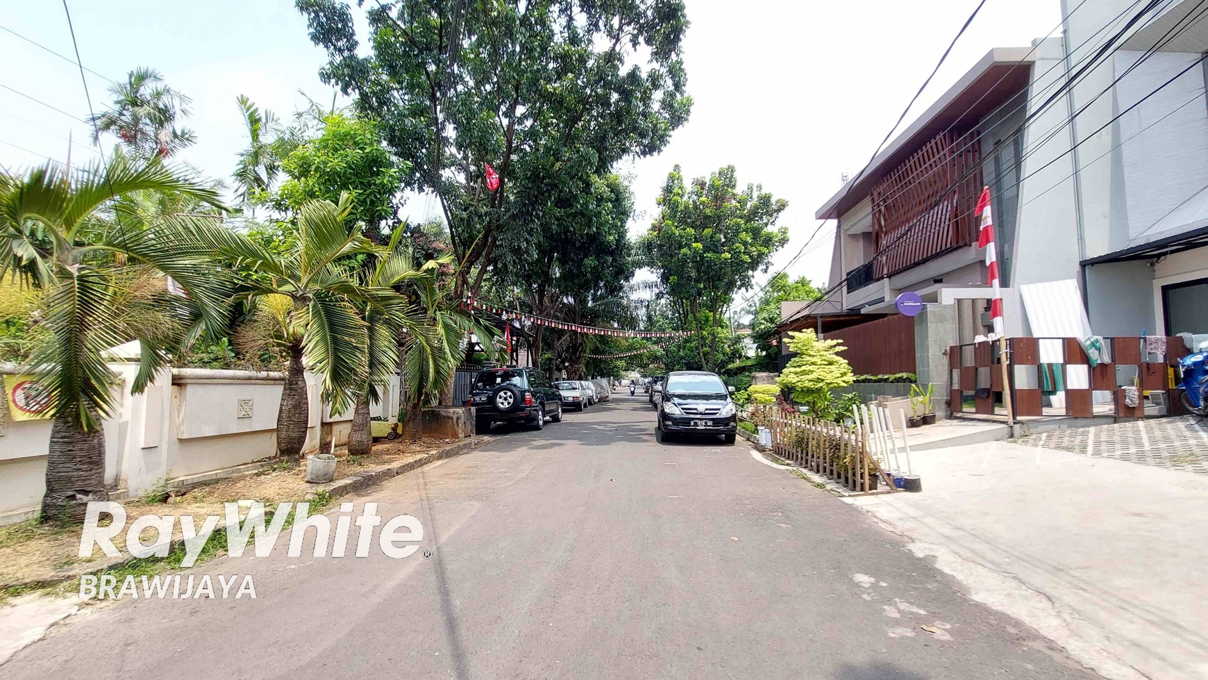 RUMAH DI RAGUNAN, DALAM KOMPLEKS, HITUNG TANAH SAJA, DI BAWAH NJOP