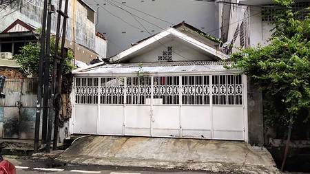 Rumah tua Krekot dibawah NJOP, murah, cocok kost2an di pasar baru