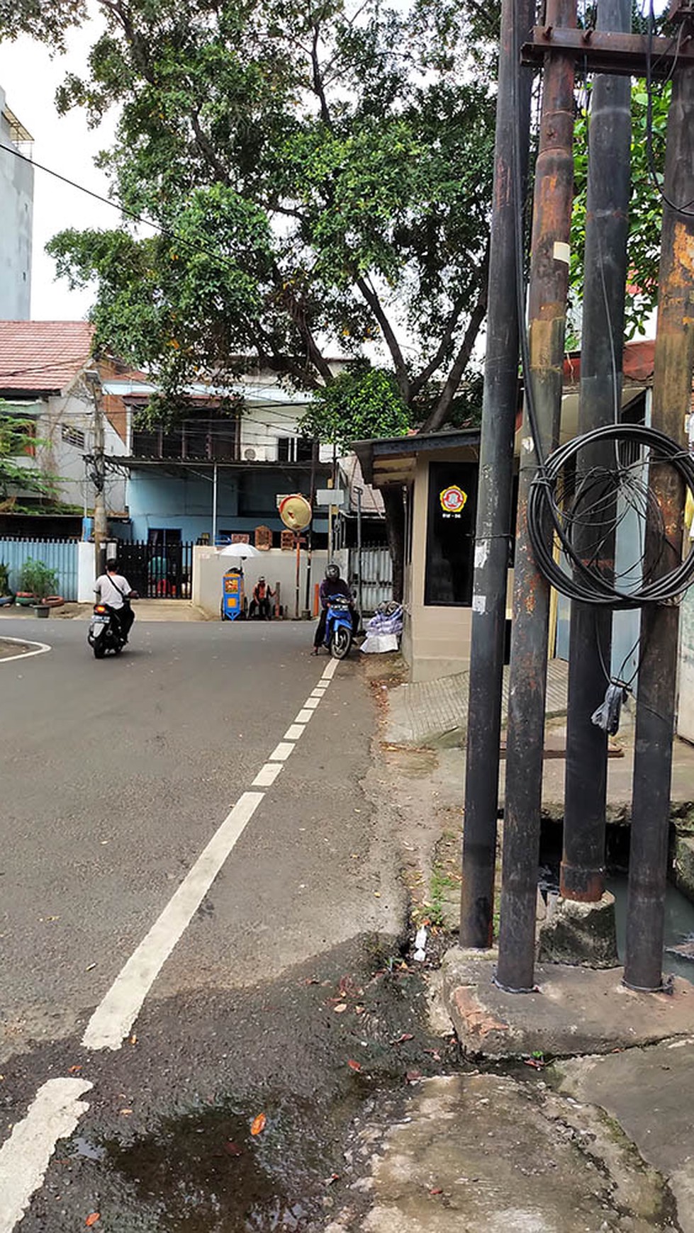 Rumah tua Krekot dibawah NJOP, murah, cocok kost2an di pasar baru