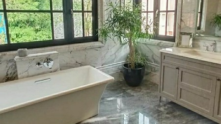 DIJUA RUMAH LUX DI LAMANDAU KEBAYORAN BARU LOKASI STRATEGIS, TENANG DAN NYAMAN UNTUK HUNIAN