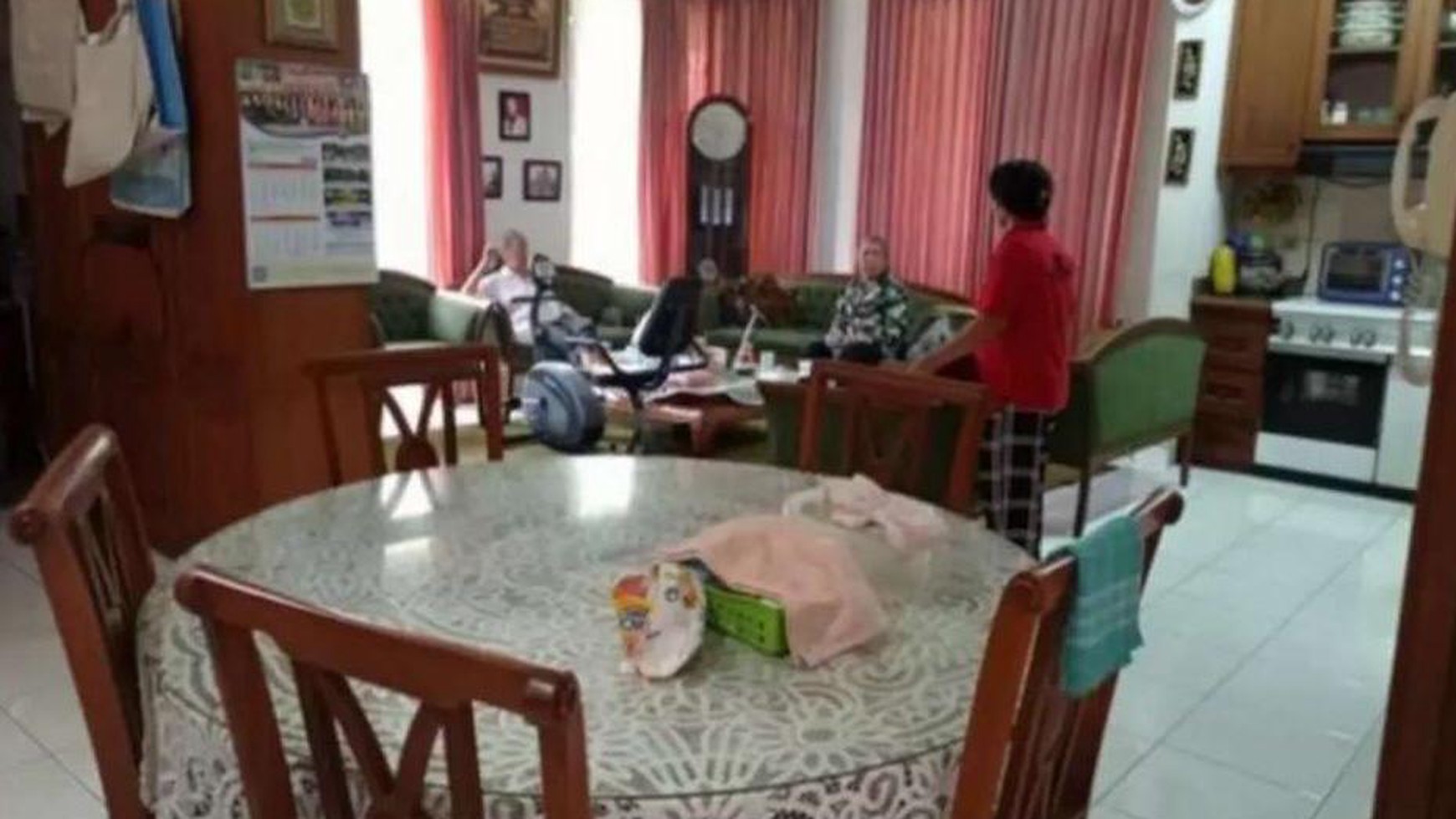 RUMAH DI KEBAYORAN BARU DEKAT SENAYAN COCOK UNTUK HUNIAN 