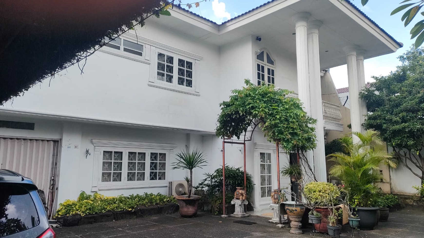 Rumah 2 Lantai ,lokasi Ok Dan Primer Semi Furnished di Rawamangun