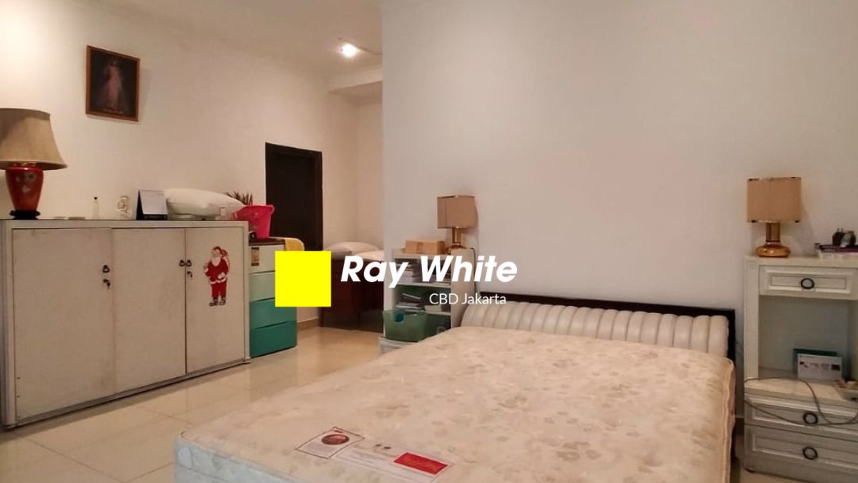 Rumah Rapi Semi Furnish di Kebayoran Baru