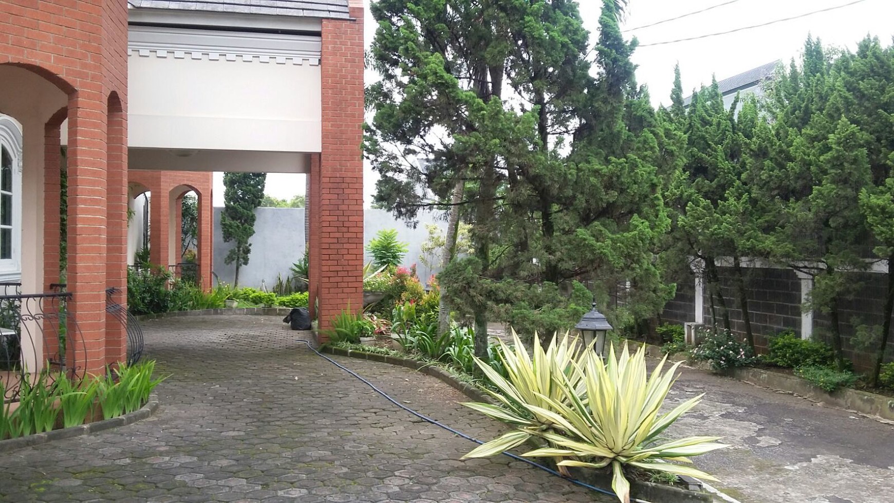 RUMAH LUX, MEWAH DI AREA ELIT BANDUNG