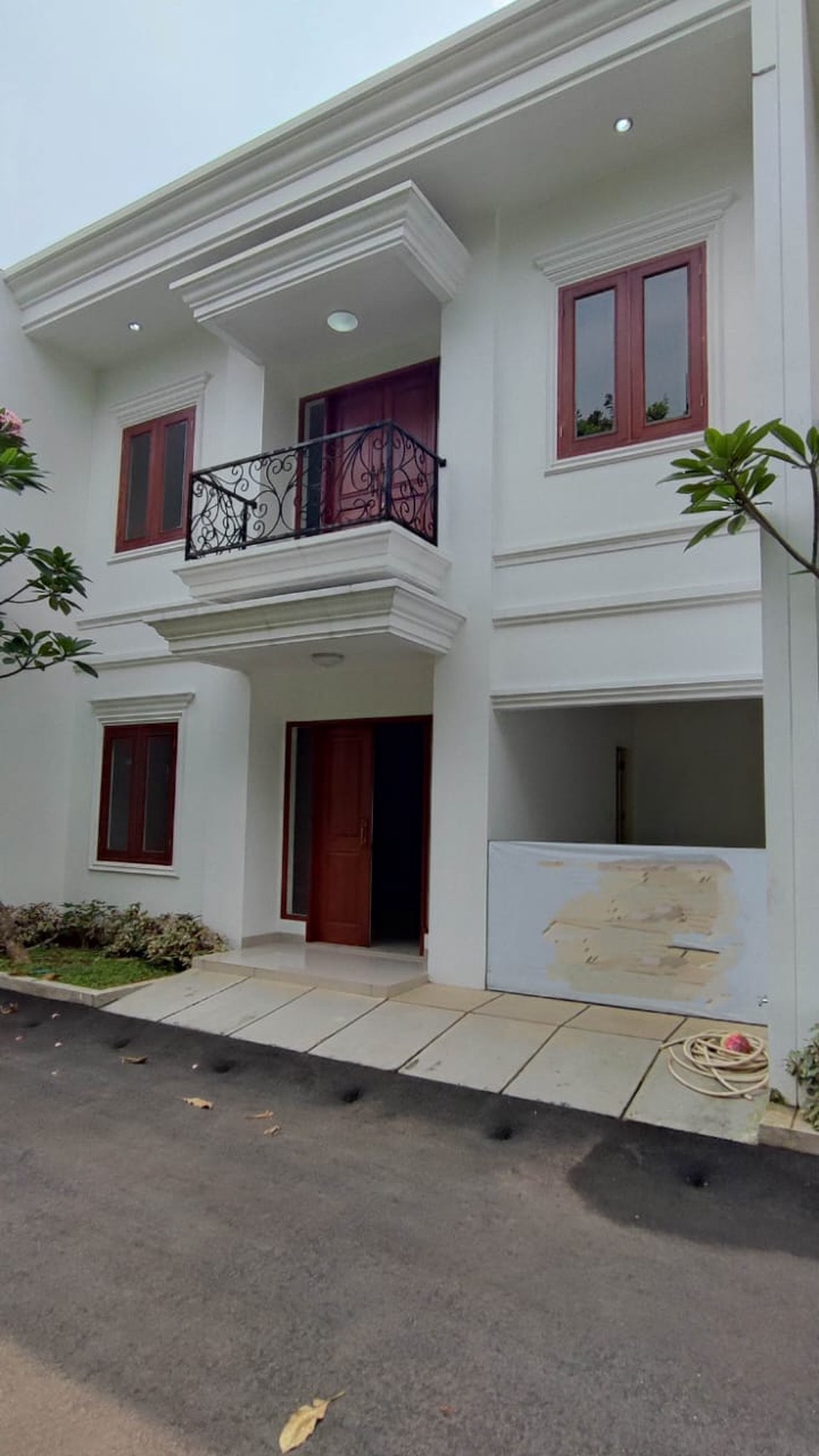 Dijual SEGERA Rumah Bagus Di Casa Amira Prive, Serpong, Tangerang Selatan 