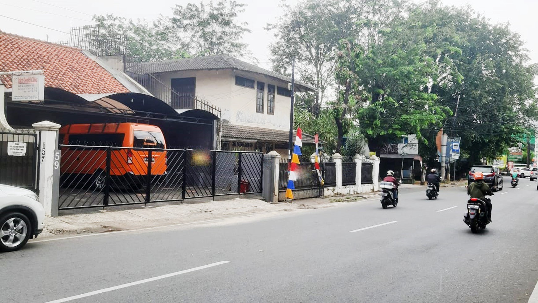 Rumah Pinggir Jalan Di Bintaro Utama Raya, Bintaro Sektor 1