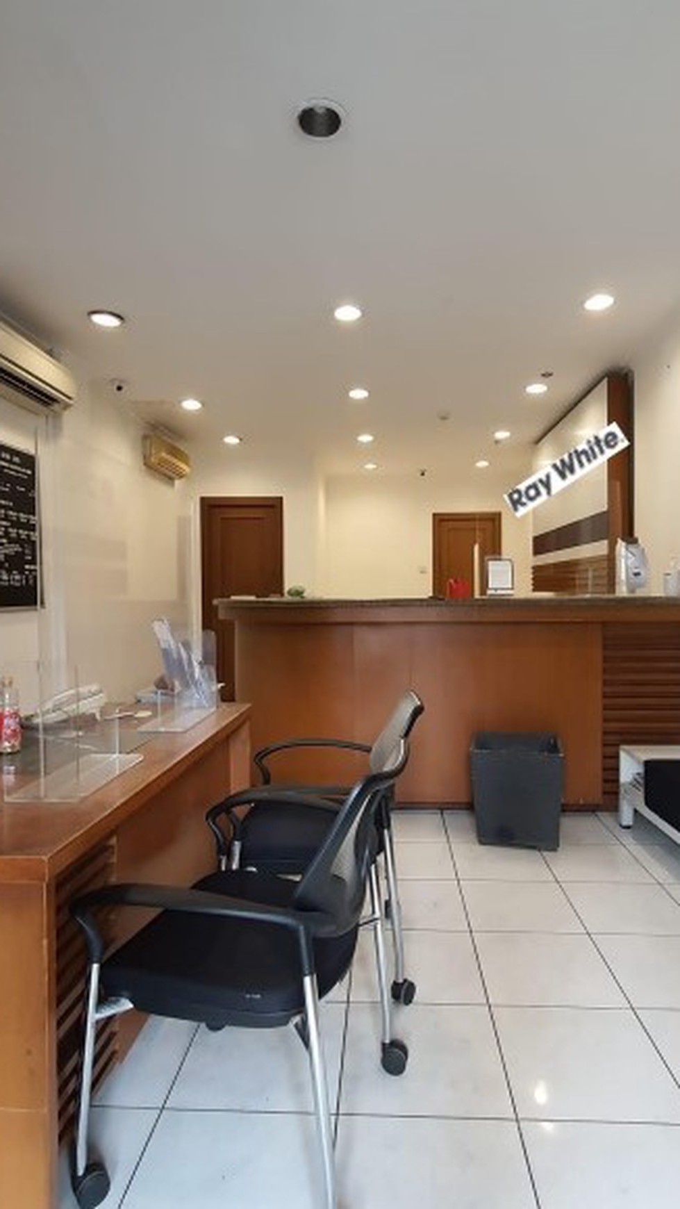 Dijual Ruko di Jl. Arteri Pondok Indah, Kebayoran Lama, Jakarta Selatan