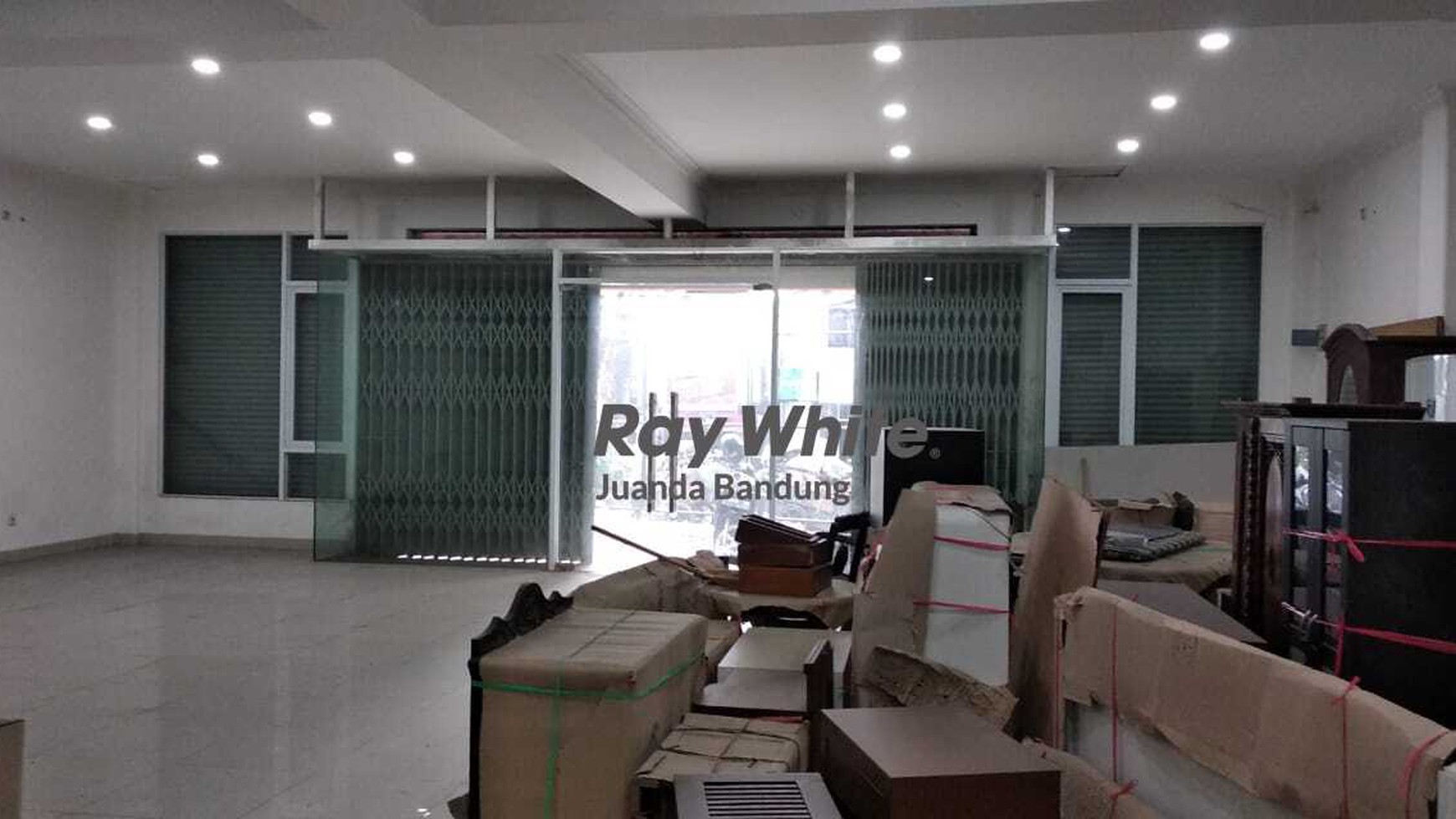 Gedung baru renovasi siap huni di Tubagus Ismail sayap Dago