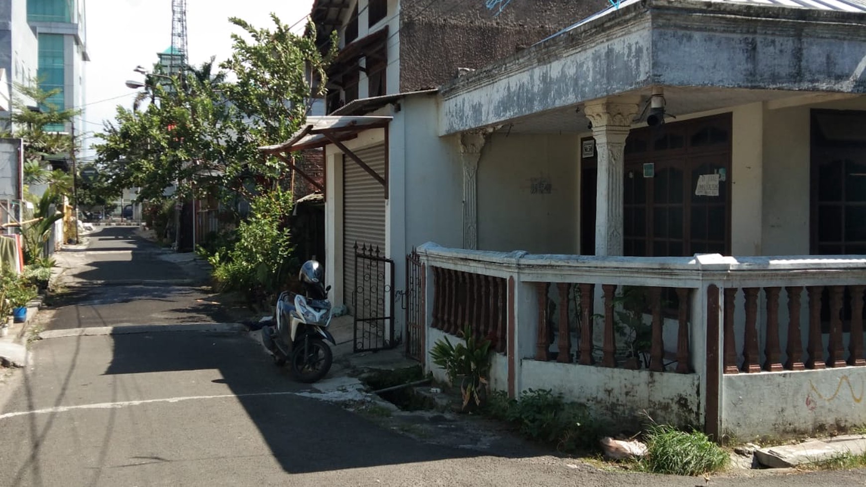 Jual murah rumah di cikokol JL. Maulana Yusuf dekat Kampus UNIS Kota Tangerang