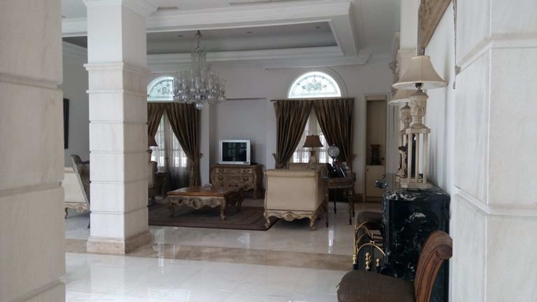 Comfort and Beautiful Clasic House in Kebayoran Baru area