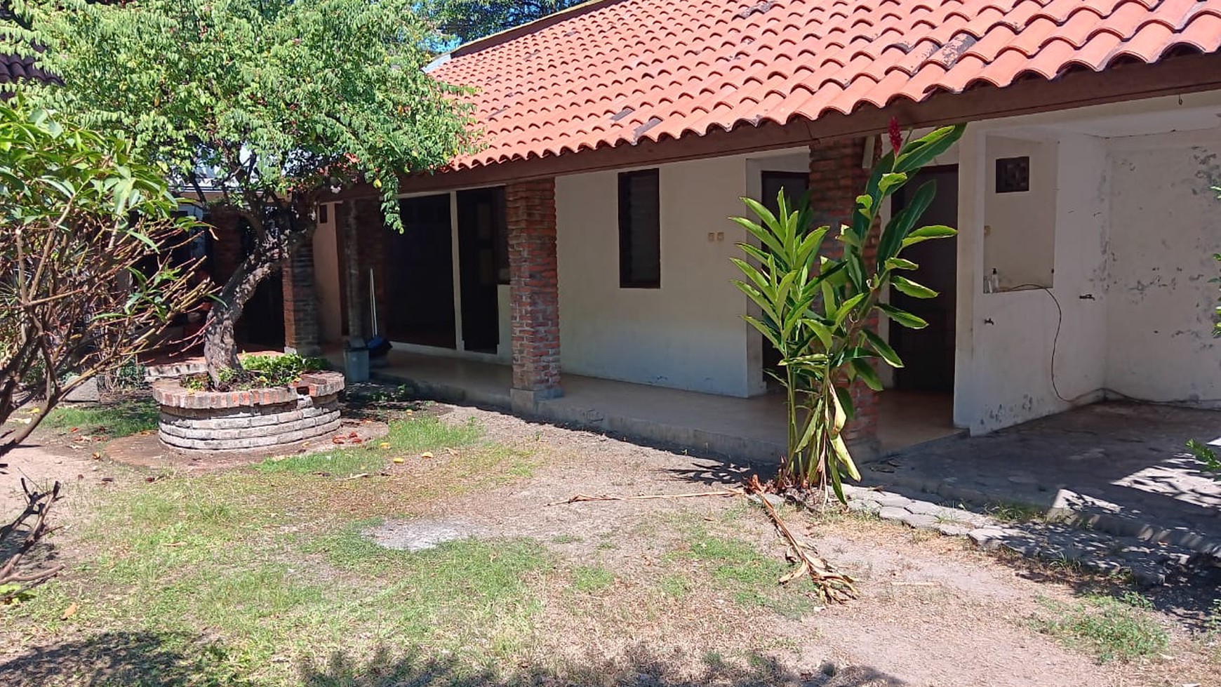 Disewakan Rumah Etnik Jl. Nias - Surabaya Pusat (Cocok buat Cafe)