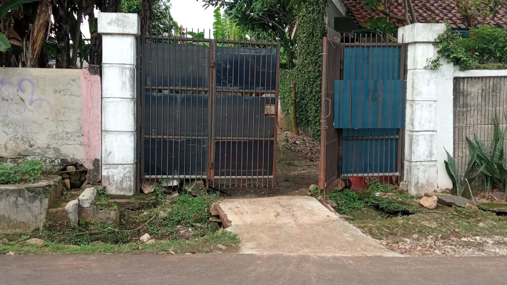 Tanah Ngantong Diarea Bambu Apus Cipayung  Siap Bangun  & Sudah Terpagar 