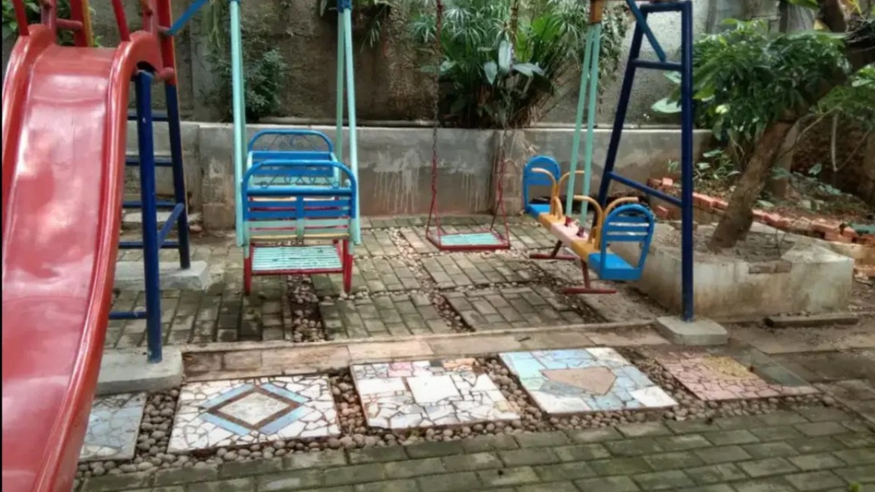 Rumah Raya Kukusan Beji, Depok Luas 500m2