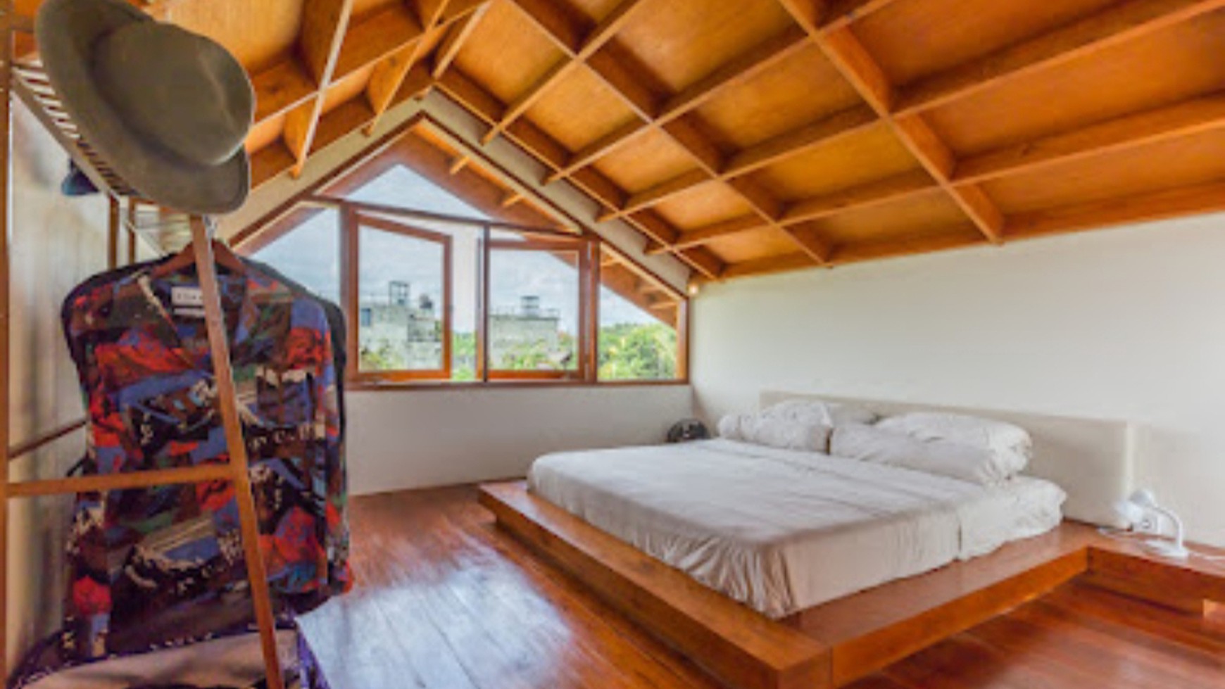 Beautiful villa on Jalan Pantai Kedungu with views of the rice fields