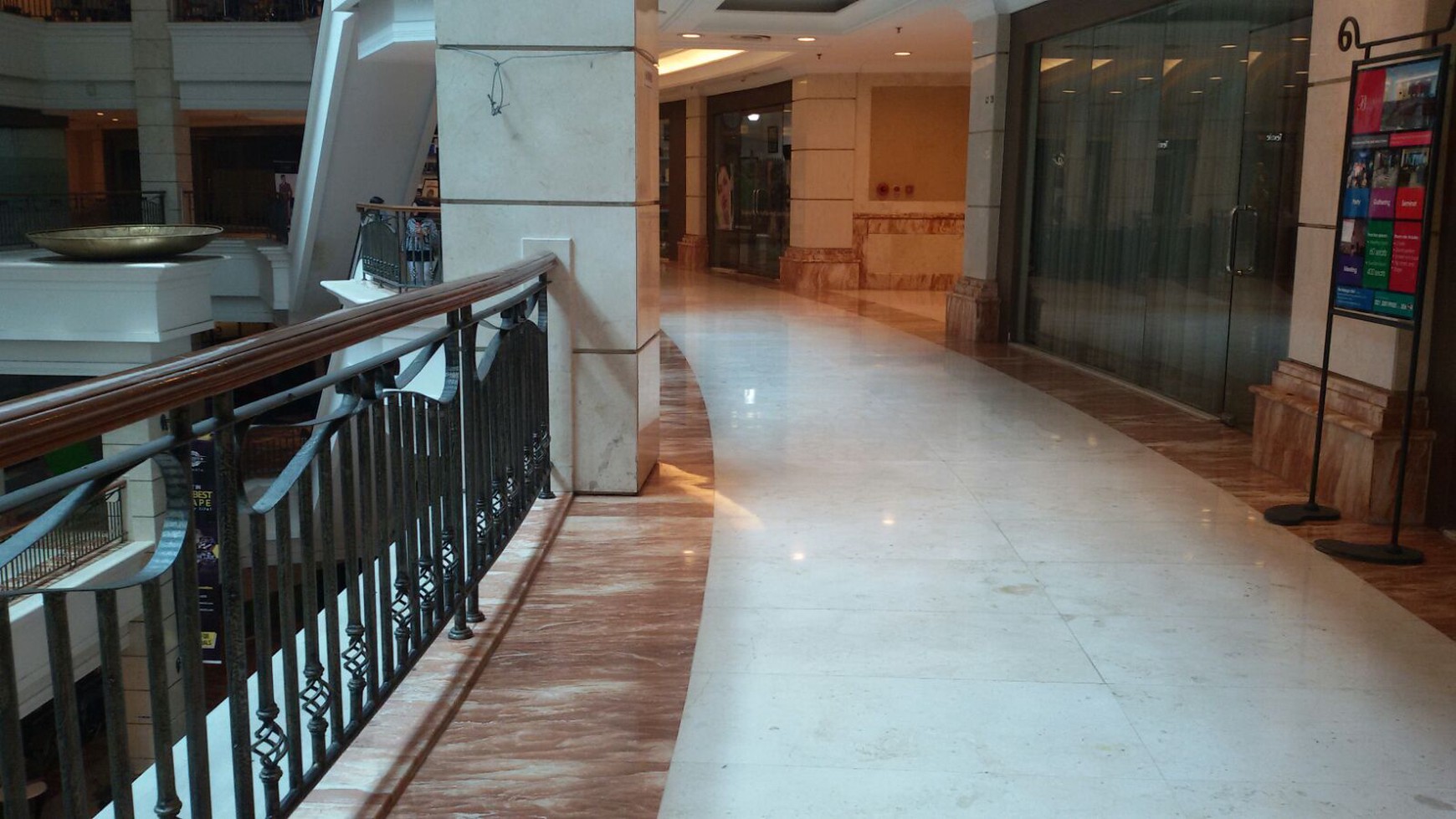 Perkantoran Siap Pakai Di Lingkungan Apartemen Dalam Area Segi Tiga Emas Mega Kuningan